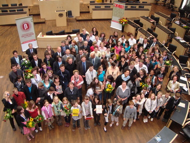 Alle Preisträger des Schülerzeitungswettbewerbs 2009 im Bundesrat