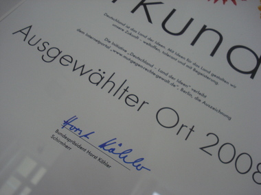 Urkunde mit Unterschrift Horst Köhler