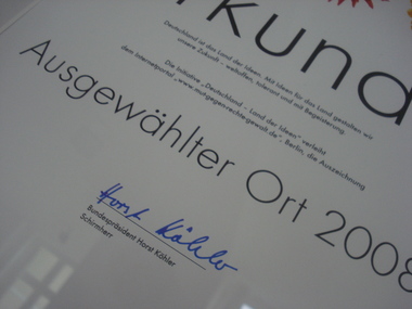 Urkunde mit Unterschrift Horst Köhler