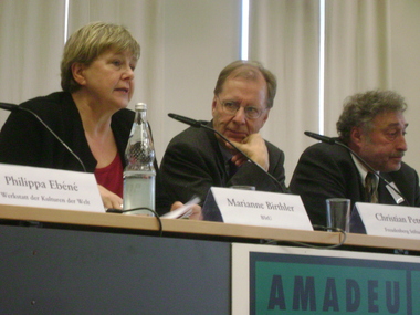 Marianne Birthler neben Christian Petry und Prof. Brumlik