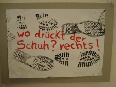 plakat: wo drückt der schuh? rechts