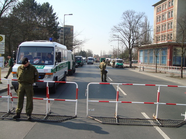 Polizeiabsperrung vor dem Rathaus