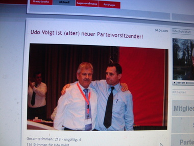 Voigt und Pastörs nach Voigts Wiederwahl, Foto von der NPD-Homepage