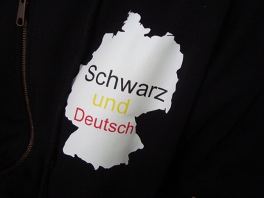 t-shirt-Aufschrift Schwarz und Deutsch
